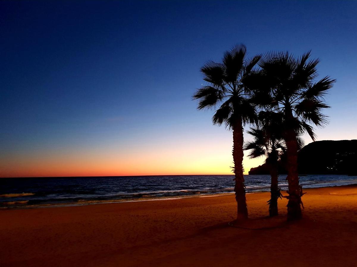 By The Beach 卡尔佩 外观 照片